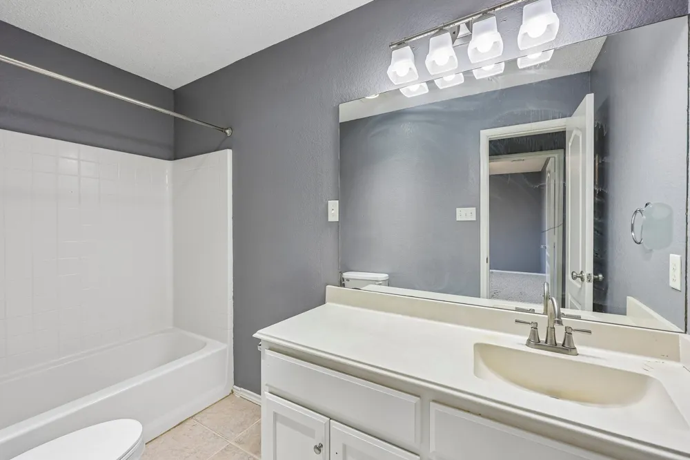 1910 Bentwood Court Grapevine, TX 76051