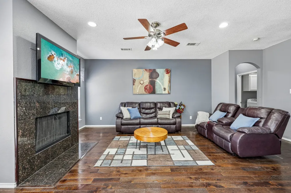 1910 Bentwood Court Grapevine, TX 76051