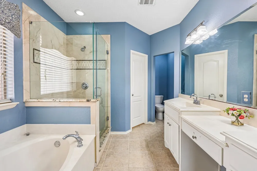 1910 Bentwood Court Grapevine, TX 76051