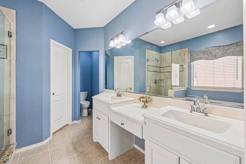 1910 Bentwood Court Grapevine, TX 76051