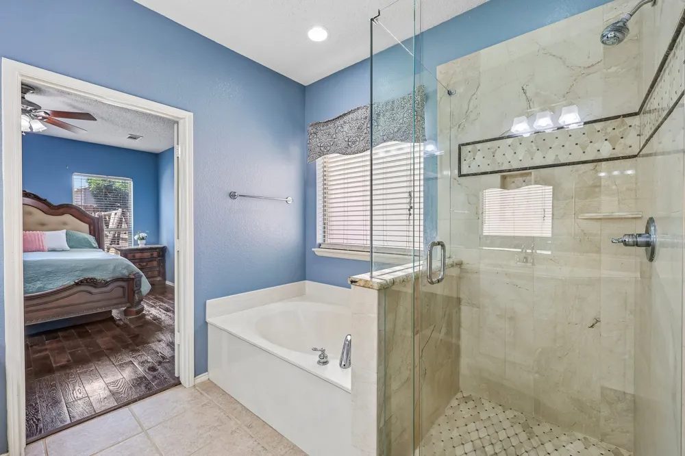 1910 Bentwood Court Grapevine, TX 76051