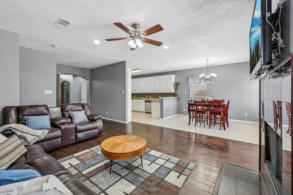 1910 Bentwood Court Grapevine, TX 76051