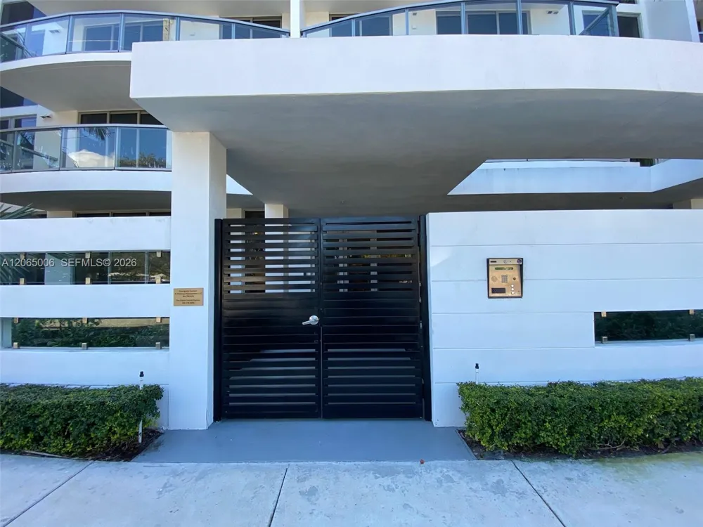 13800 Highland Dr #PH3 North Miami Beach, FL 33181