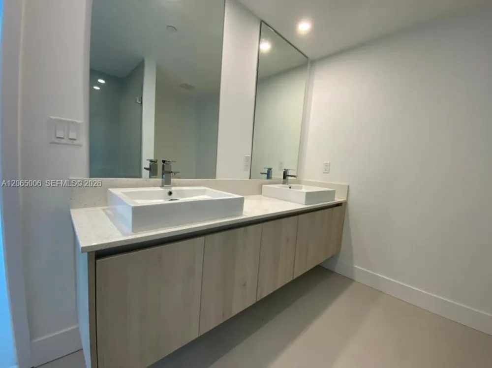 13800 Highland Dr #PH3 North Miami Beach, FL 33181
