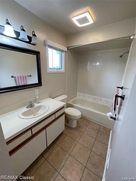 2191 MILFORD ROAD Highland Charter Township, MI 48357