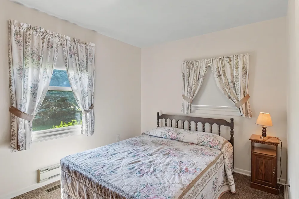 11869 Center Road Peninsula Township, MI 49686