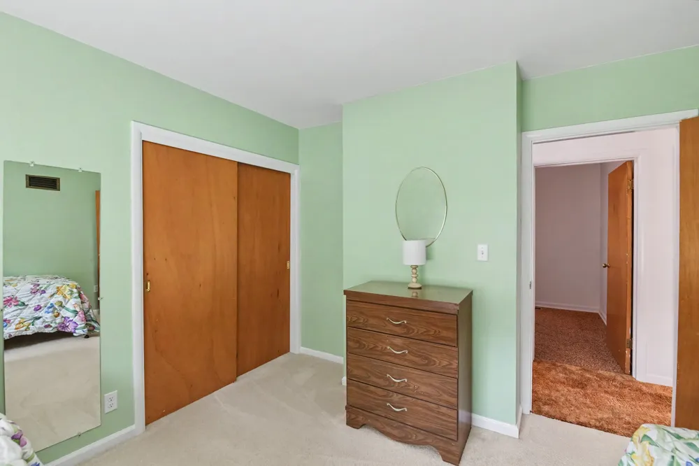 11869 Center Road Peninsula Township, MI 49686