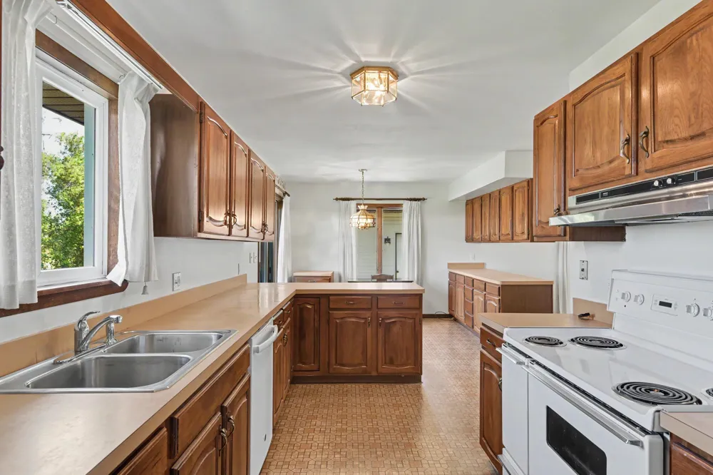 11869 Center Road Peninsula Township, MI 49686