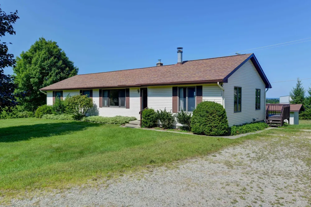11869 Center Road Peninsula Township, MI 49686