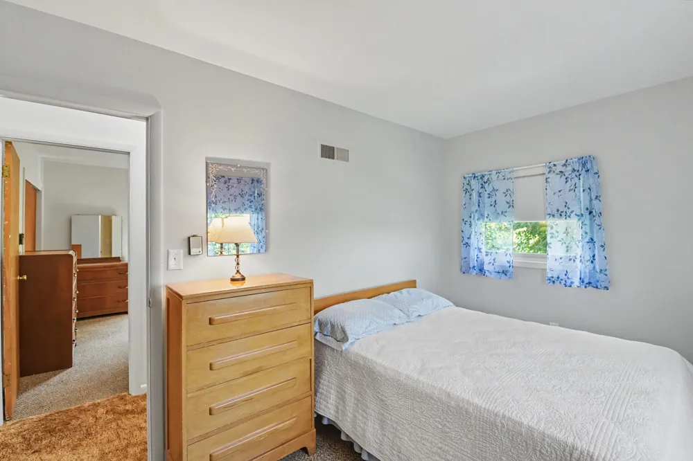 11869 Center Road Peninsula Township, MI 49686