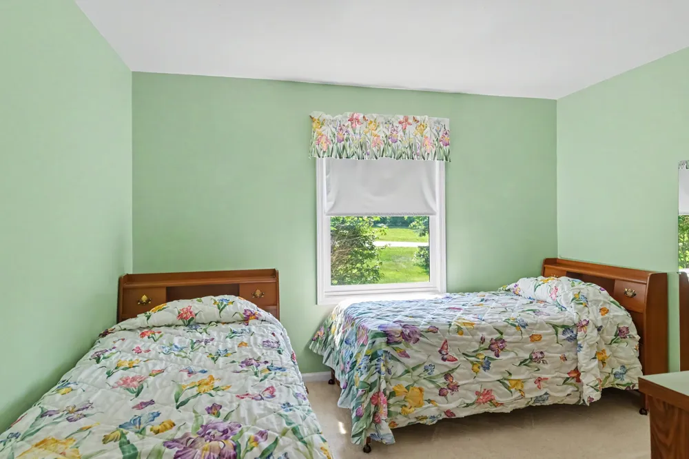 11869 Center Road Peninsula Township, MI 49686