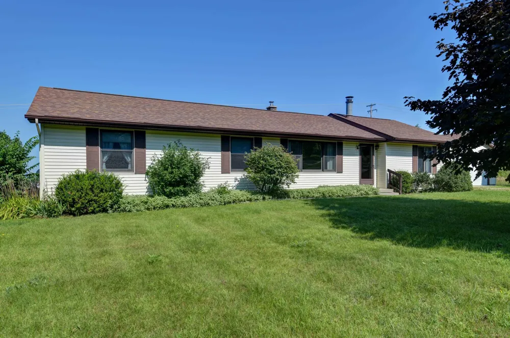 11869 Center Road Peninsula Township, MI 49686