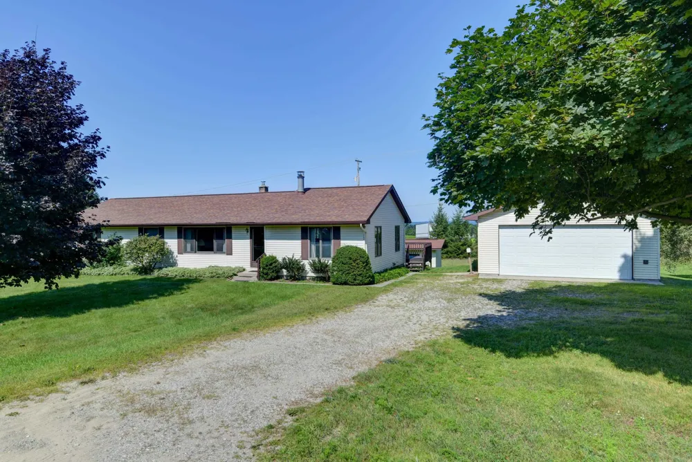 11869 Center Road Peninsula Township, MI 49686