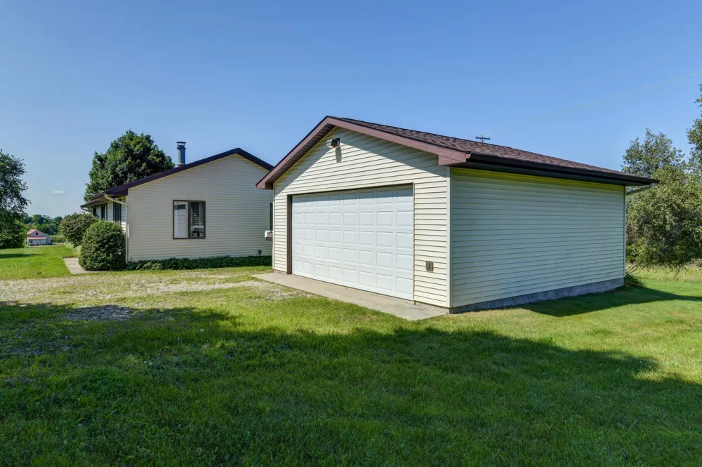 11869 Center Road Peninsula Township, MI 49686