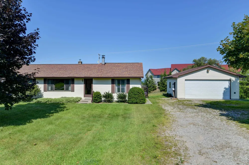 11869 Center Road Peninsula Township, MI 49686