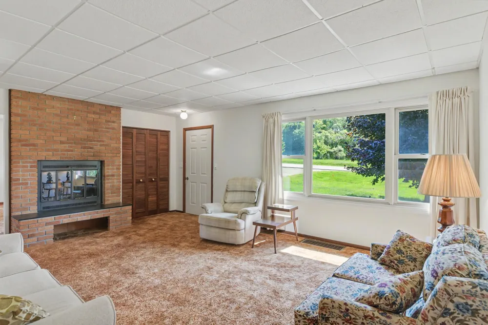11869 Center Road Peninsula Township, MI 49686