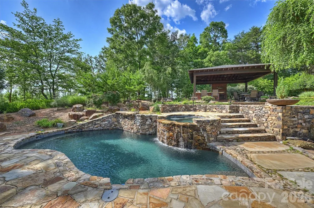 172 & 186 Tuckertown Road New London, NC 28127