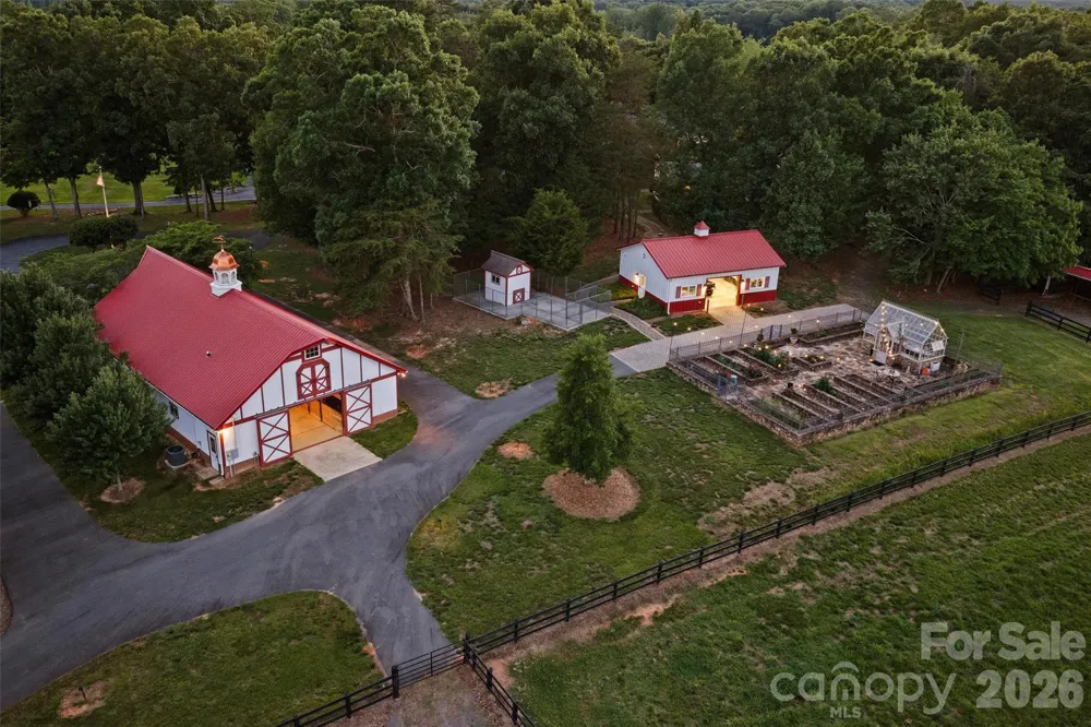 172 & 186 Tuckertown Road New London, NC 28127
