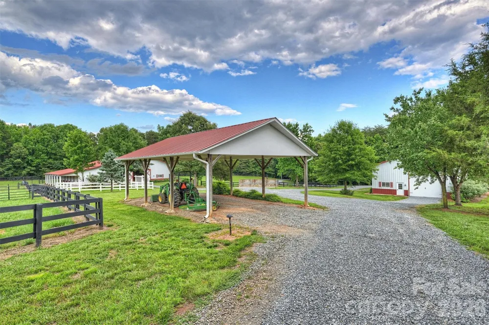 172 & 186 Tuckertown Road New London, NC 28127