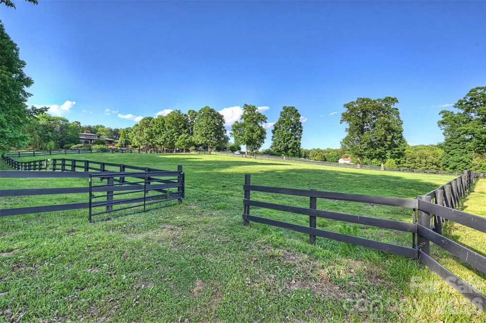 172 & 186 Tuckertown Road New London, NC 28127