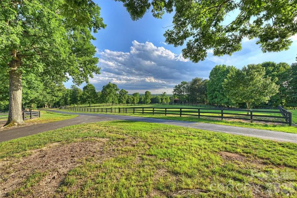 172 & 186 Tuckertown Road New London, NC 28127