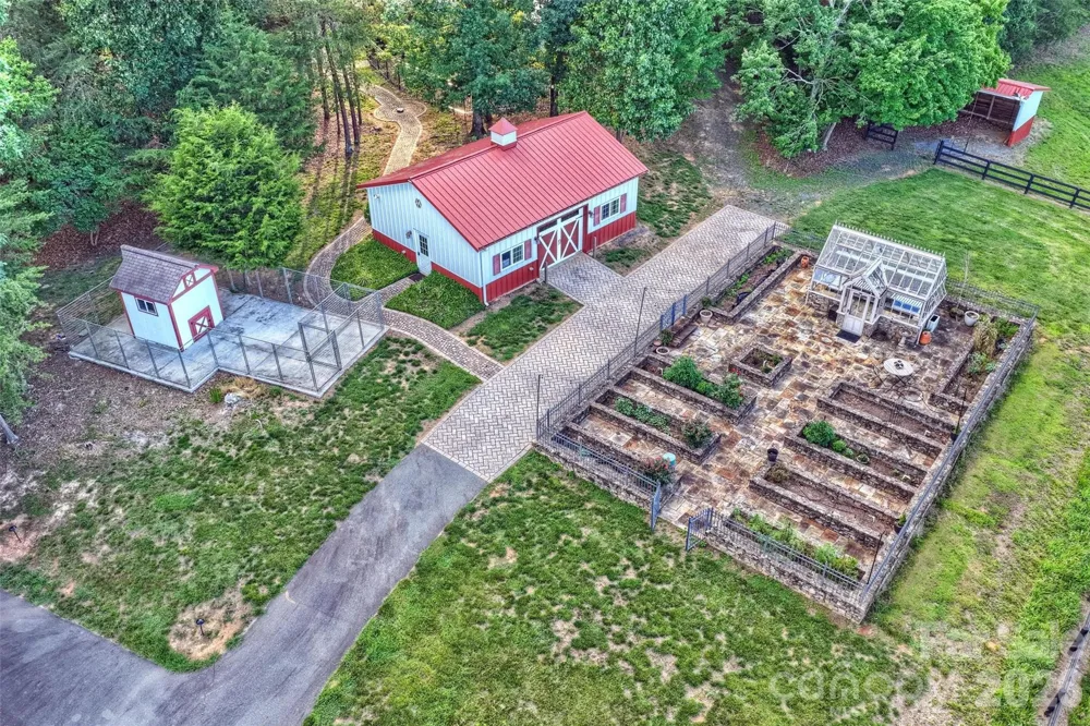 172 & 186 Tuckertown Road New London, NC 28127