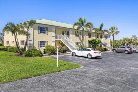 942 CAPRI ISLES BOULEVARD #105