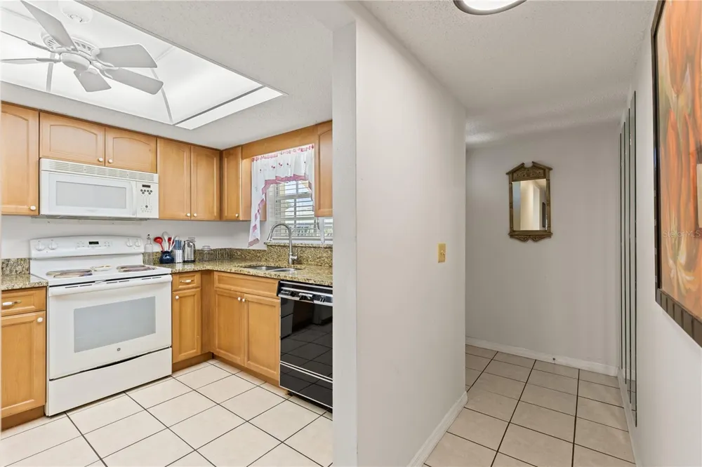 942 CAPRI ISLES BOULEVARD #105 Venice, FL 34292