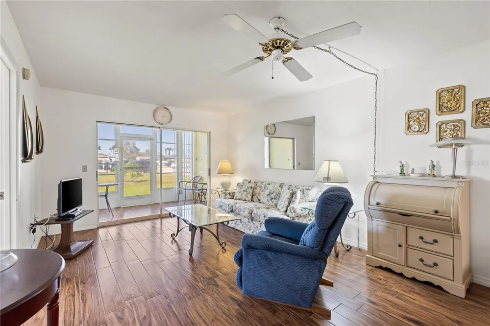 942 CAPRI ISLES BOULEVARD #105 Venice, FL 34292