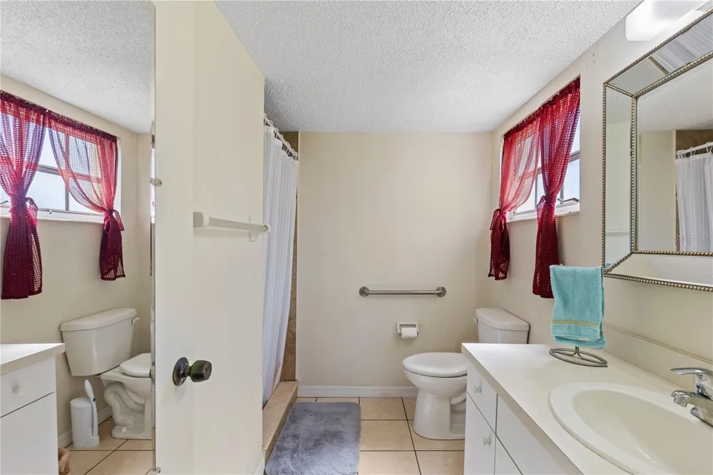 942 CAPRI ISLES BOULEVARD #105 Venice, FL 34292