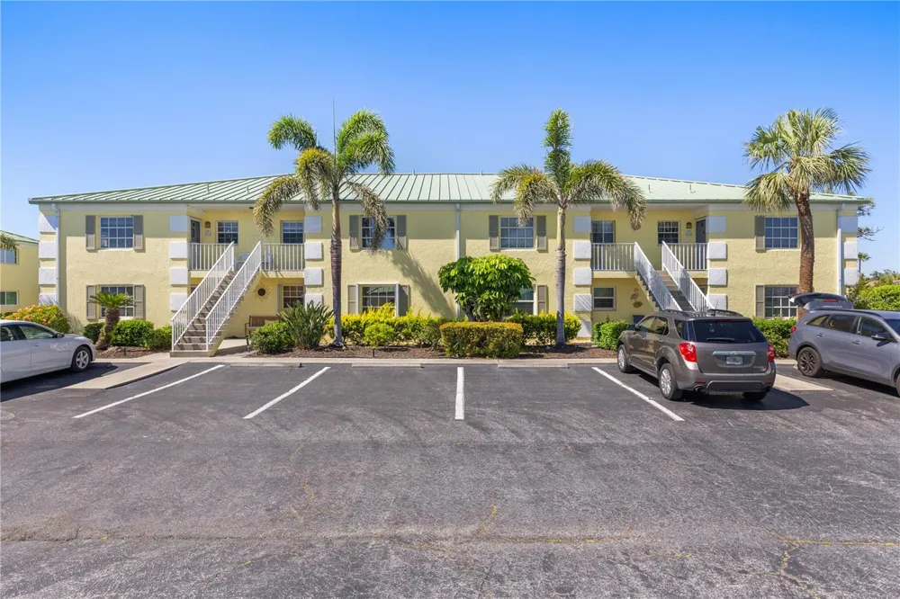 942 CAPRI ISLES BOULEVARD #105 Venice, FL 34292