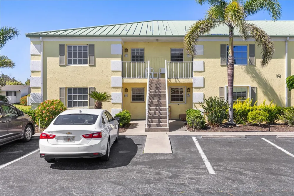 942 CAPRI ISLES BOULEVARD #105 Venice, FL 34292