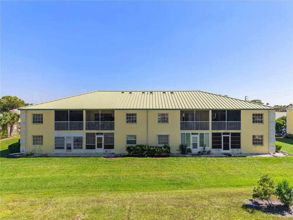 942 CAPRI ISLES BOULEVARD #105 Venice, FL 34292