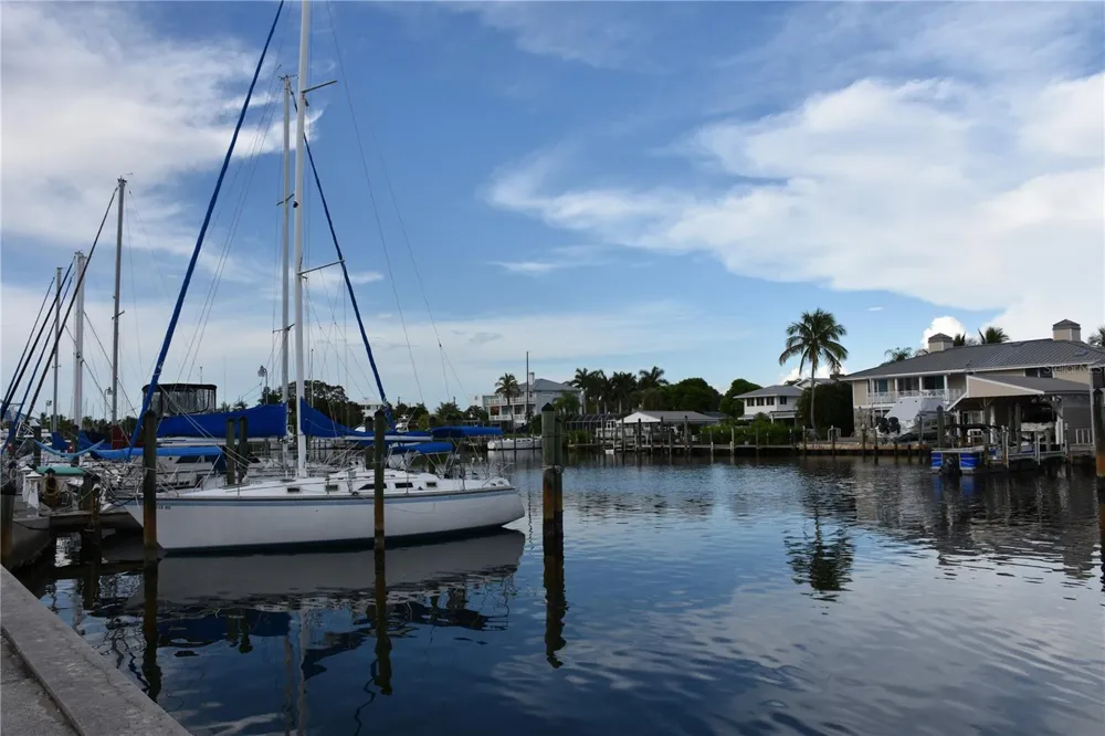 942 CAPRI ISLES BOULEVARD #105 Venice, FL 34292
