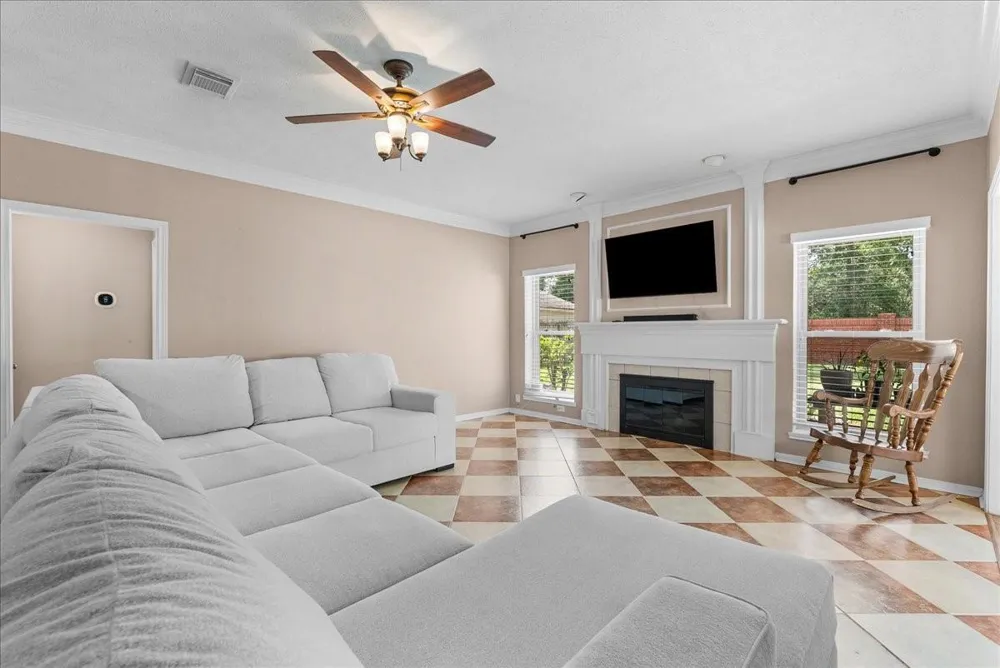 4318 Island Hills Drive Pasadena, TX 77059