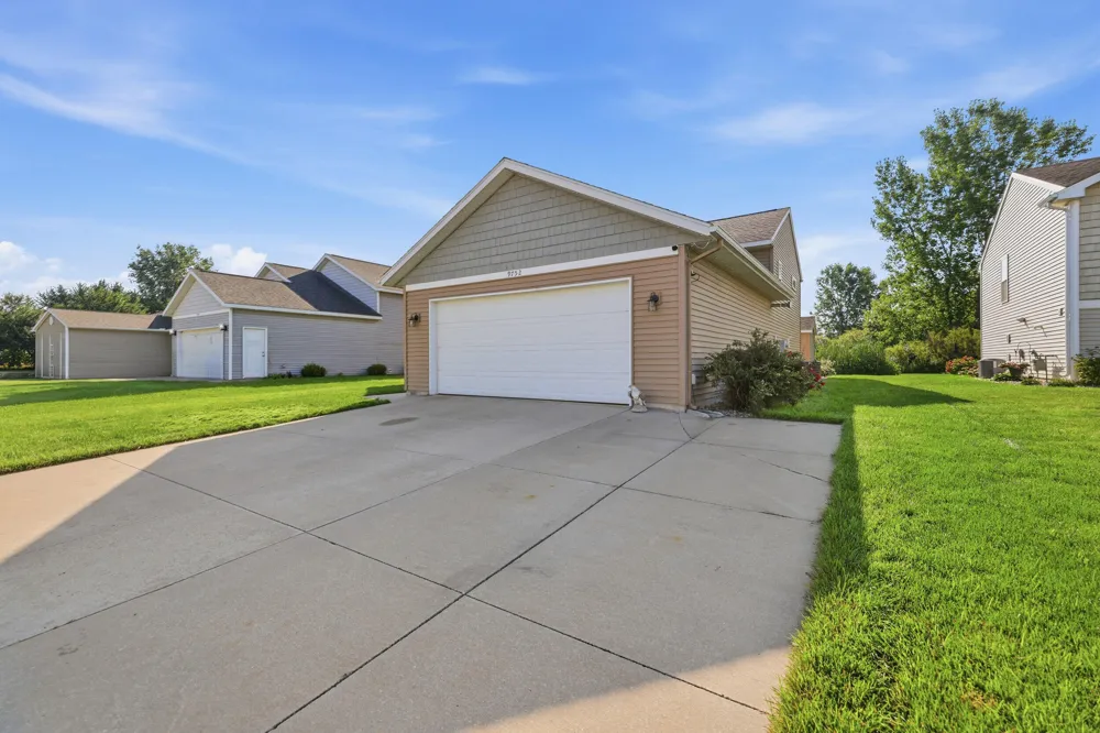 9752 Crystal Circle Zeeland, MI 49464