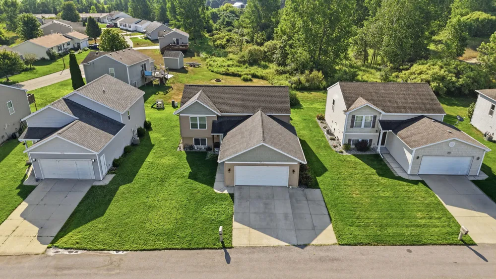 9752 Crystal Circle Zeeland, MI 49464