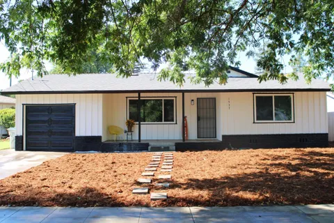 1537 W Hampton Way