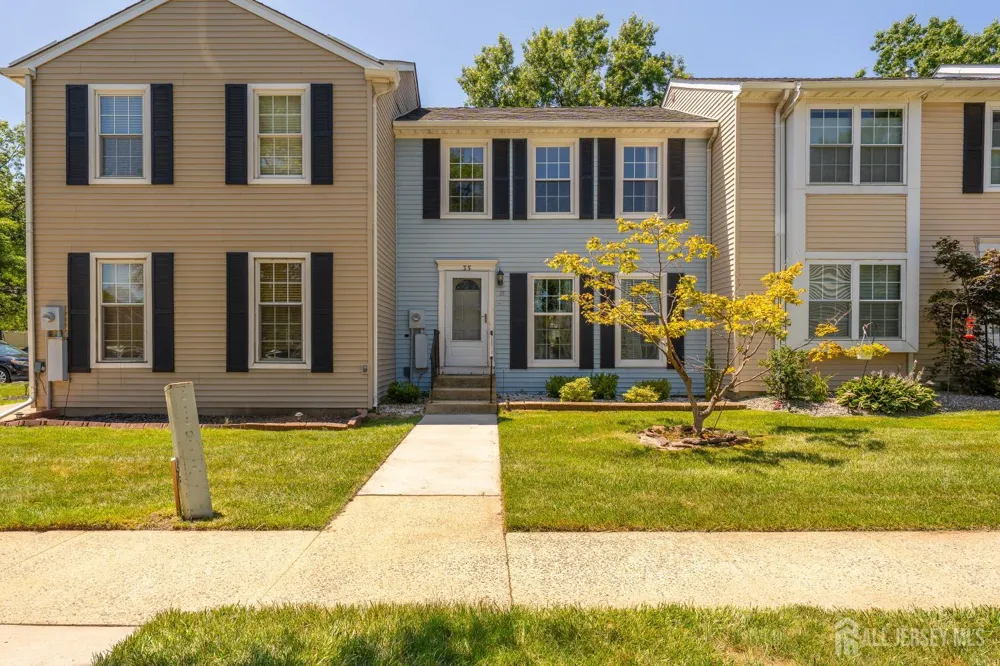 35 E Byrnes Lane E Sayreville, NJ 08872