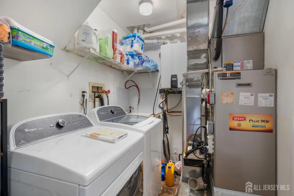 35 E Byrnes Lane E Sayreville, NJ 08872