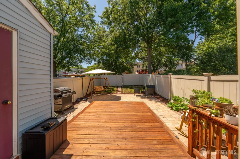 35 E Byrnes Lane E Sayreville, NJ 08872