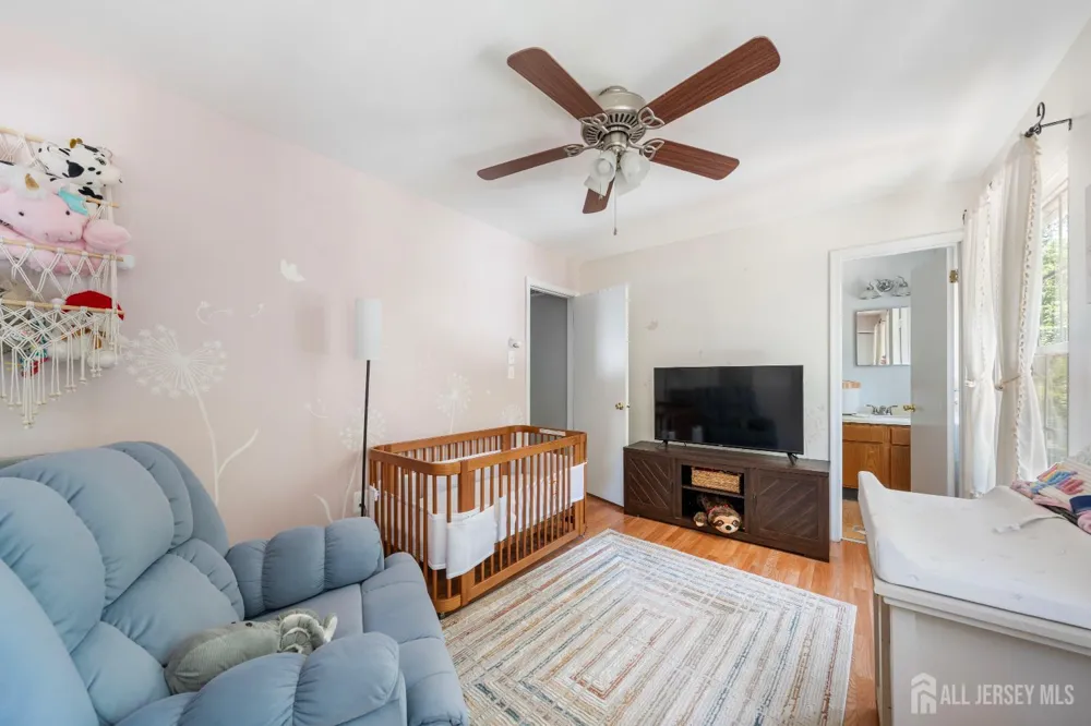 35 E Byrnes Lane E Sayreville, NJ 08872