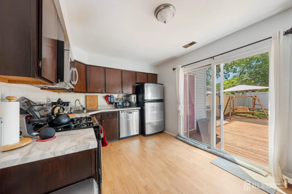 35 E Byrnes Lane E Sayreville, NJ 08872