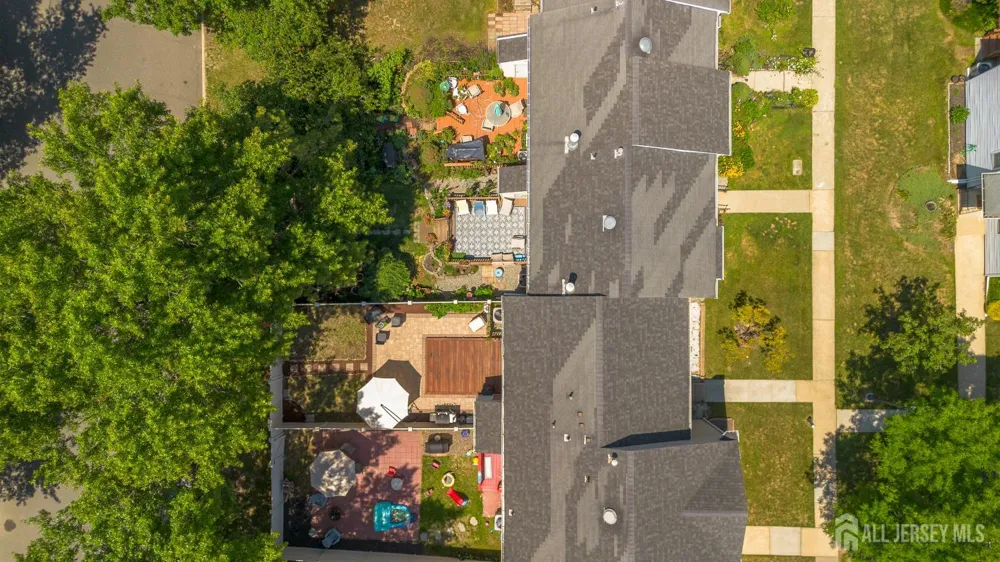 35 E Byrnes Lane E Sayreville, NJ 08872