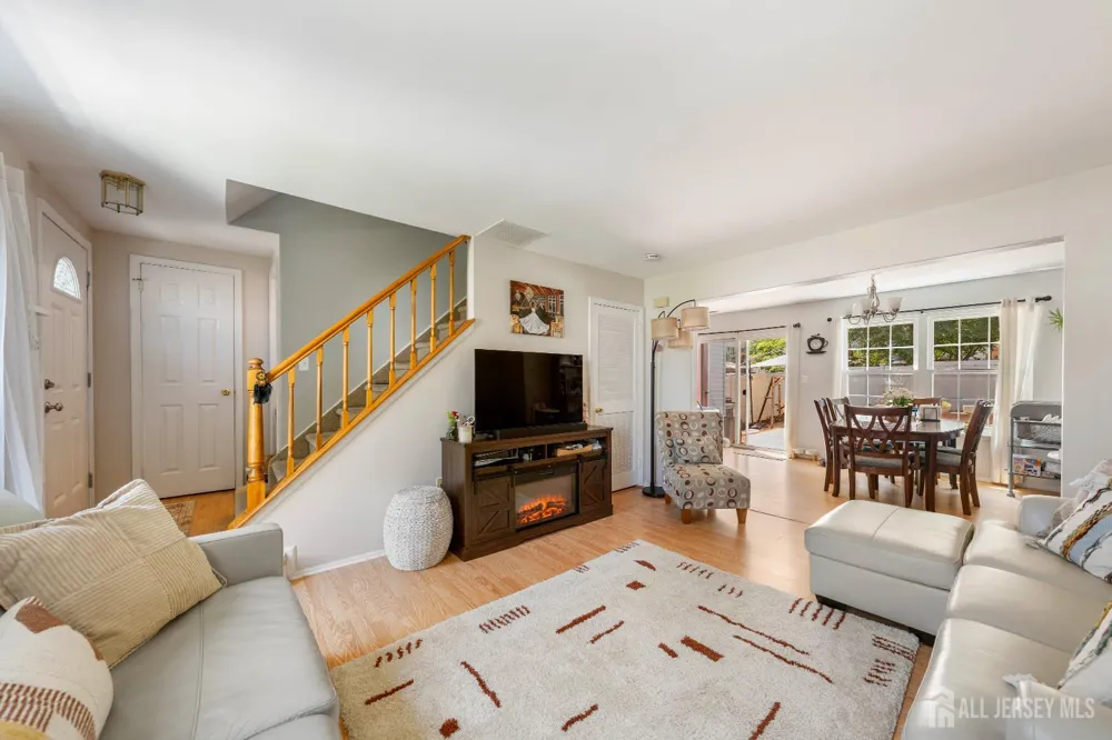 35 E Byrnes Lane E Sayreville, NJ 08872