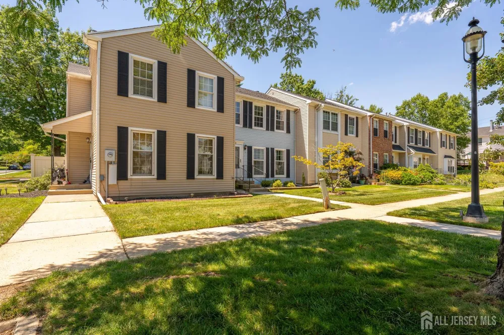 35 E Byrnes Lane E Sayreville, NJ 08872