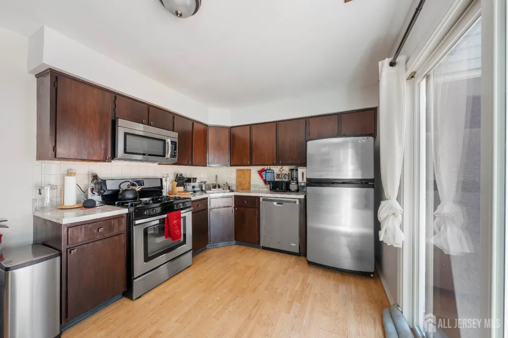 35 E Byrnes Lane E Sayreville, NJ 08872