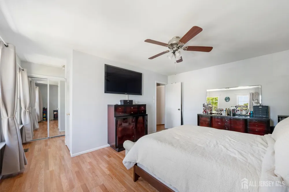 35 E Byrnes Lane E Sayreville, NJ 08872