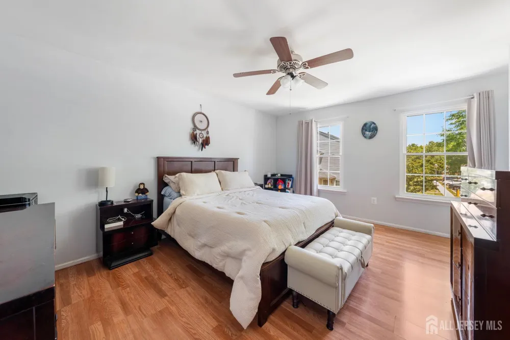 35 E Byrnes Lane E Sayreville, NJ 08872