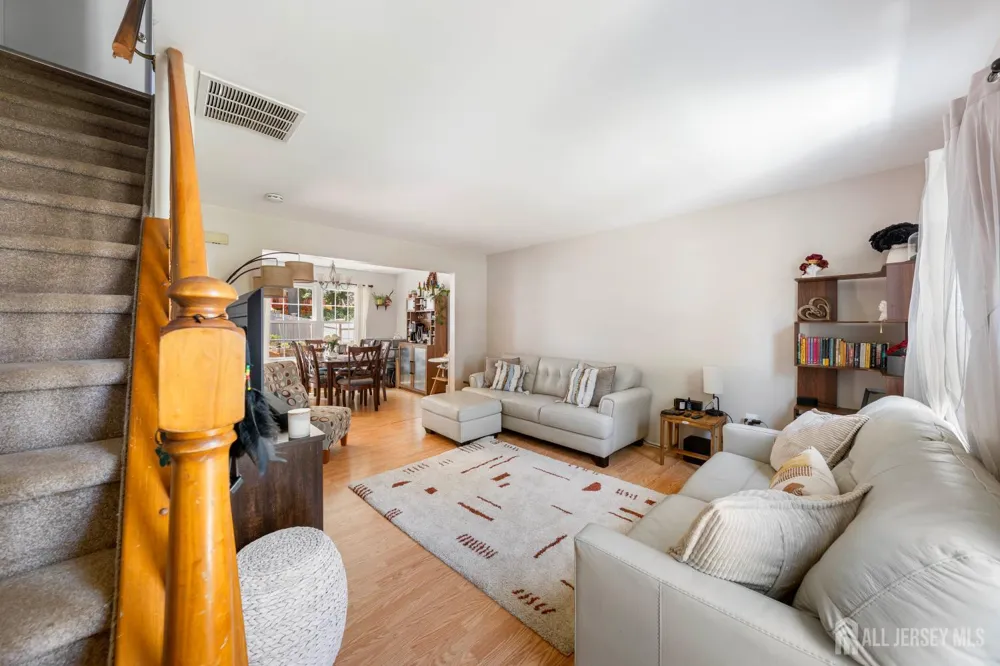 35 E Byrnes Lane E Sayreville, NJ 08872
